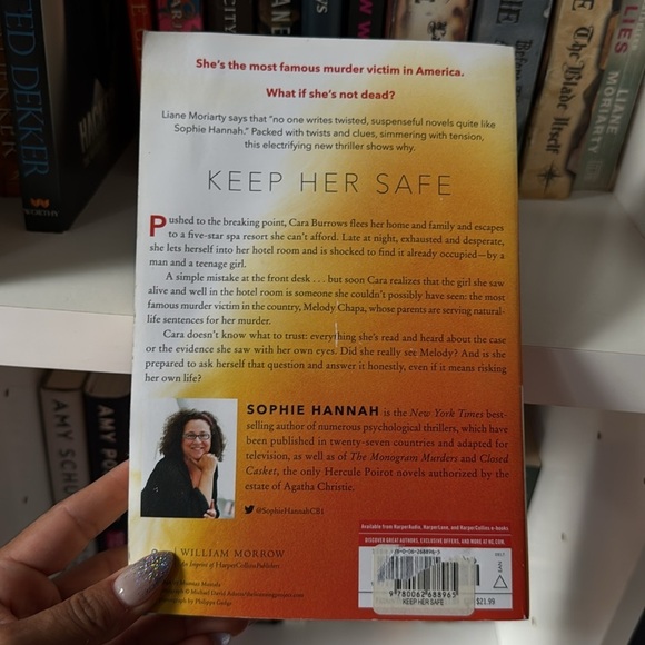 Keep Her Safe by Sophie Hannah Book - Picture 2 of 2